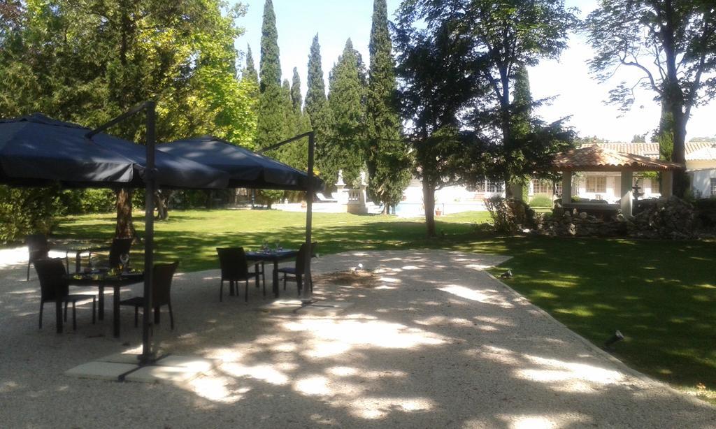 Hostellerie Les Frenes Avignon Exterior foto